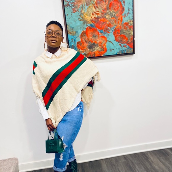 Poncho - Picture 8 of 15